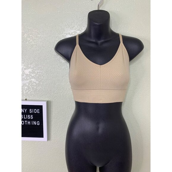 Victoria Secret Pink Active Cream Scoop Neck Seamless Sports Bra Size Small - Picture 2 of 10